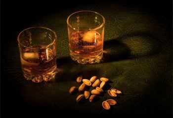 Shaun-Little-CCCWEB_Shaun-Little_JD-on-the-Rocks